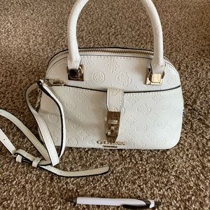 Small NWT Guess Purse
